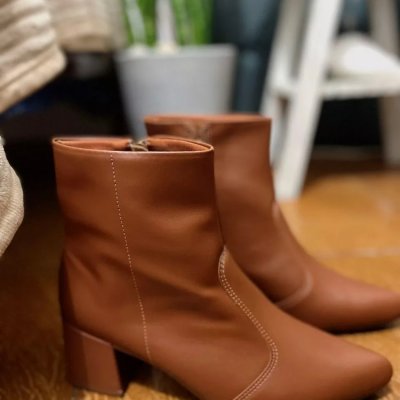 Bota GiGiL Bico Fino Cano Curto Salto Medio