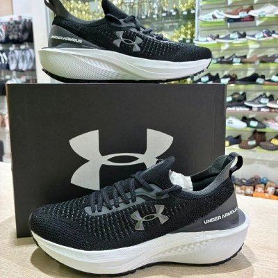 Tênis Under Armour Charged Skyline 4