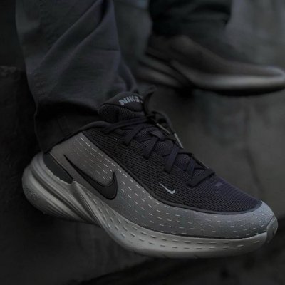 Tênis Nike Uplift SC