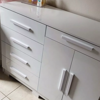 Cômoda Tailândia 2 Portas 5 Gavetas