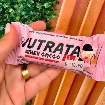 🍓 Barra Whey Grego 40g Display com 12 unidades Morango com Chantilly Nutrata