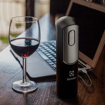Abridor de Vinho Electrolux Elétrico
