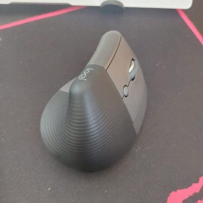 Mouse Sem Fio Logitech Lift Vertical com Design Ergonômico