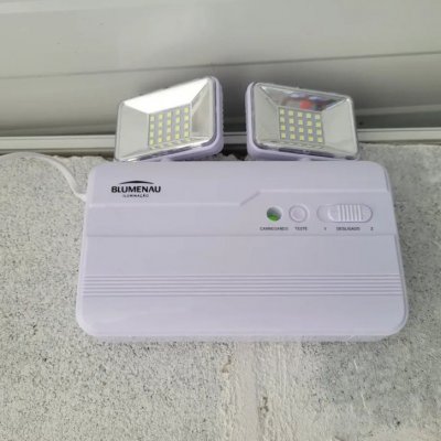 Bloco Luminária De Emergência Led Iluminação 2 Faróis 6500k