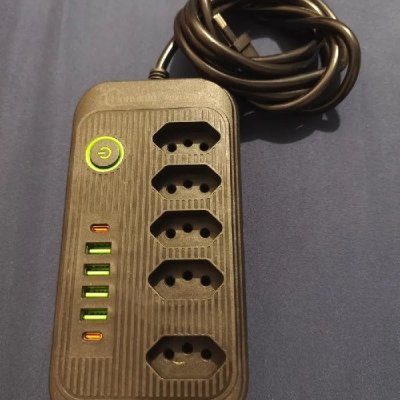 Extensão com 5 Tomadas + 3 USB + 1 PD LED Bivolt 110V/220V