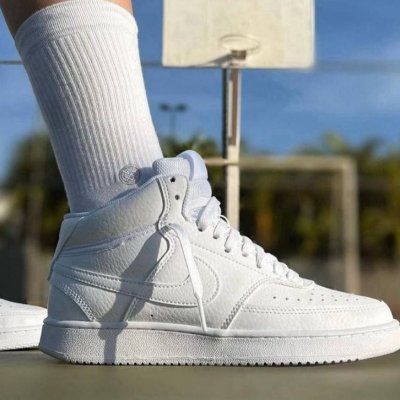 TRIPLE WHITE CANO ALTOOO Tênis Nike Sportswear Court Vision Mid Next Nature