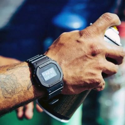 Relógio Casio G-Shock Digital Preto DW-5600