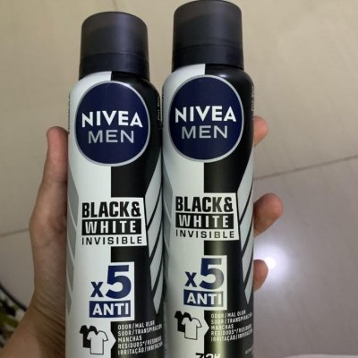 Kit NIVEA Desodorante Aerosol Men Black&White Invisible - 2 unidades