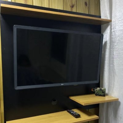 Painel Suspenso Preto/Nature Para TV Até 32