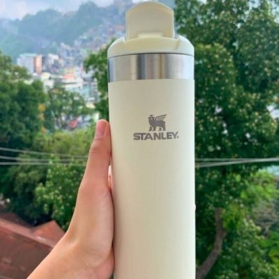 Stanley Garrafa Térmica Aerolight Transit Cream, 591ml