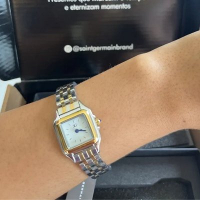 Relógio Boxy Bicolor Fundo Branco