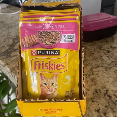 Pack Nestlé Purina Friskies Ração Úmida Para Gatos Adultos Carne Ao Molho - Com 15 Sachês 85g