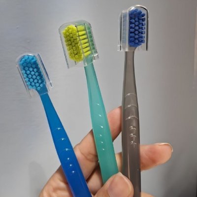 Pack com 3 Escovas Dentais Pro Extra Macias