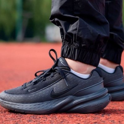 Tênis Nike Uplift SC