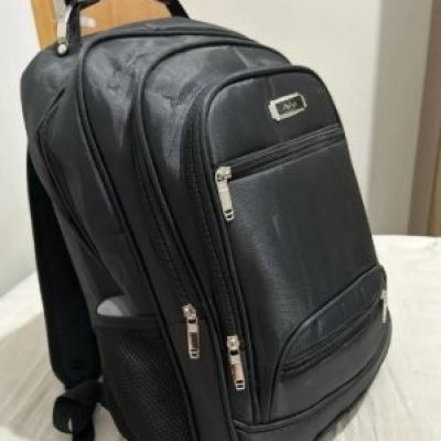 Mochila Masculina Impermeável Preta Lisa Exec