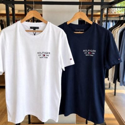 2 Camisetas Tommy Hilfiger Brand Love