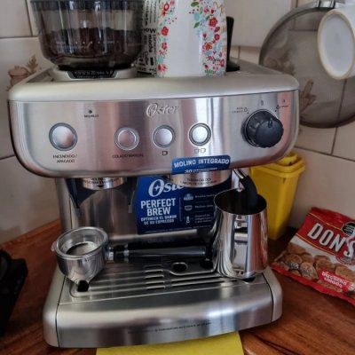 Cafeteira Oster Perfect Brew 15 bar prata