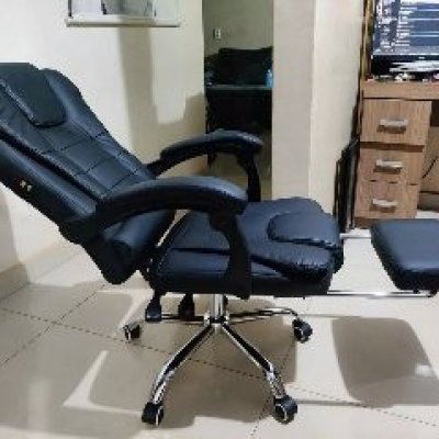 Cadeira Presidente com Massagem e Descanso de Pé