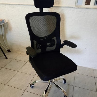 Cadeira Ergonômica Ravena Apoio Lombar e Nuca