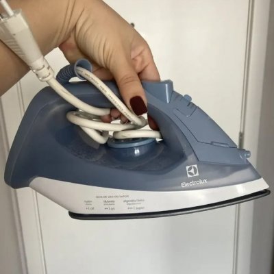 Ferro de Passar Roupa a Vapor e a Seco Electrolux Efficient