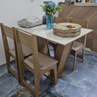🪑  Conjunto Sala de Jantar 4 Lugares com Cadeiras Estofadas Mesa Com Tampo Retangular
