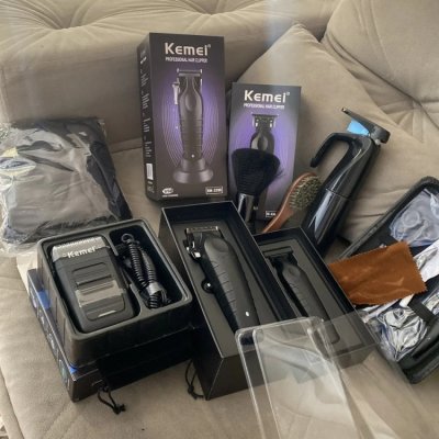 Kit Máquina de Cortar Cabelo Kemei e Tesoura