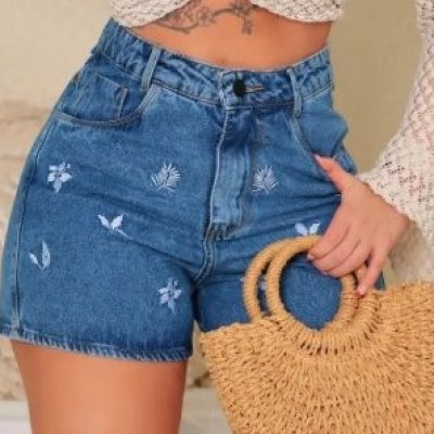 Short Jeans Mom Feminino Cintura Alta Bordado