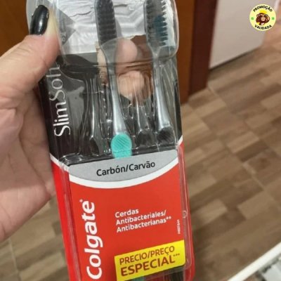 Colgate Slim Soft Black Escova de Dente Macia