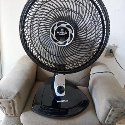 Ventilador de Mesa MONDIAL Turbo 30cm Preto/Prata