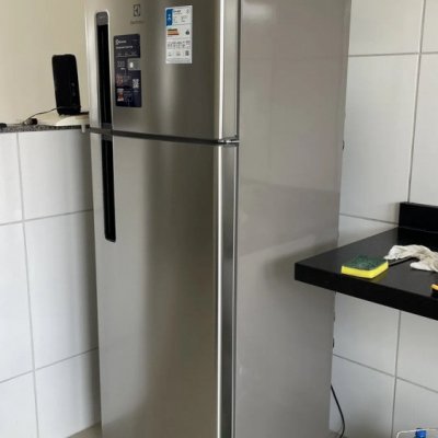 Geladeira Electrolux Frost Free 320L Branca