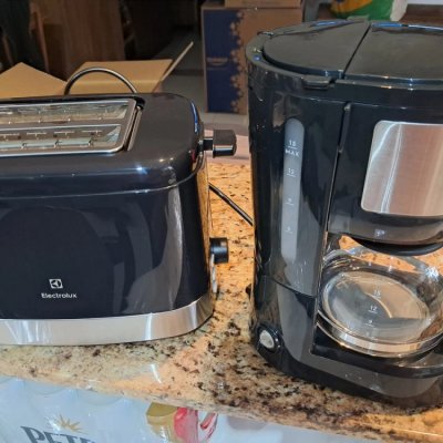 Cafeteira Electrolux ECM10 + Torradeira ETS10