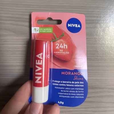 Hidratante Labial NIVEA Morango Shine