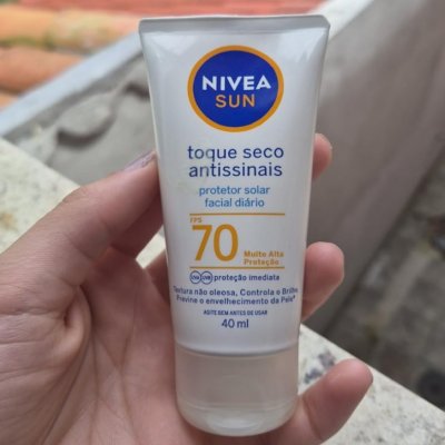 Nivea Sun Protetor Solar Facial Toque Seco Antissinais FPS 70 40ml