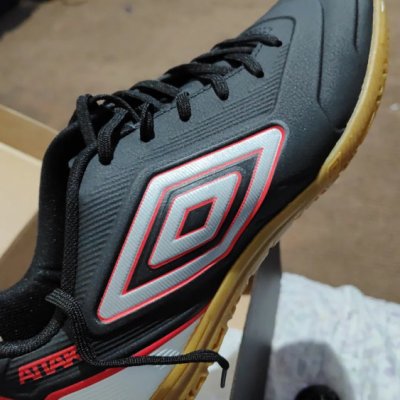 Chuteira Futsal Umbro Attak III Masculina 39 BR
