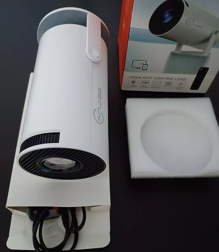Projetor HY300 Bivolt 4K com Wi-fi e Bluetooth