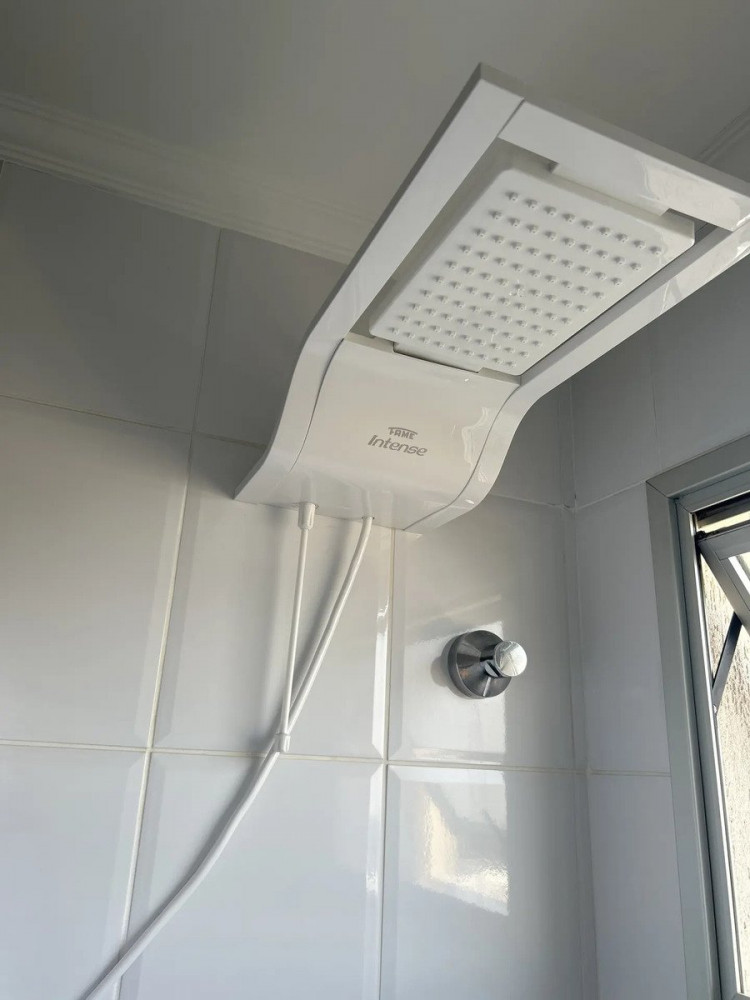 Chuveiro Fame Ducha Intense 7.8kW Preto