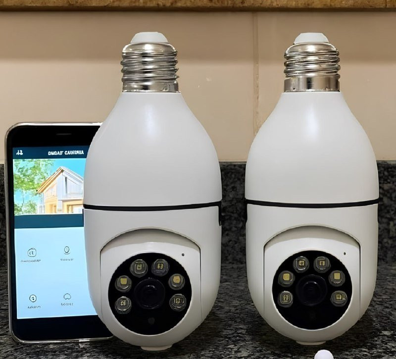 BBB CASEIRO Kit com 2 Câmeras Lampada de Segurança IP Wifi com Visão Noturna Interna 360º