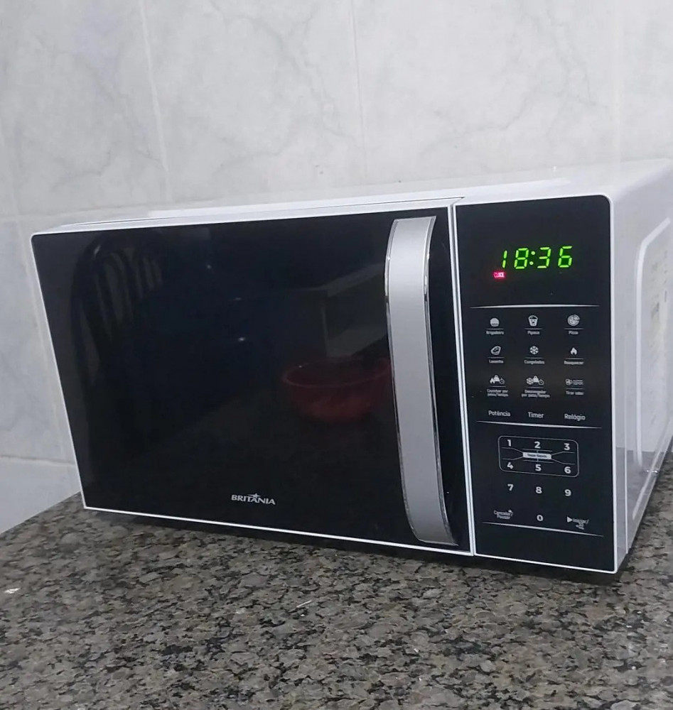 Micro-ondas Britânia Bmo23 20L Preto