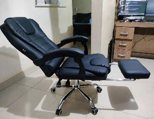 Cadeira Presidente com Massagem e Descanso de Pé