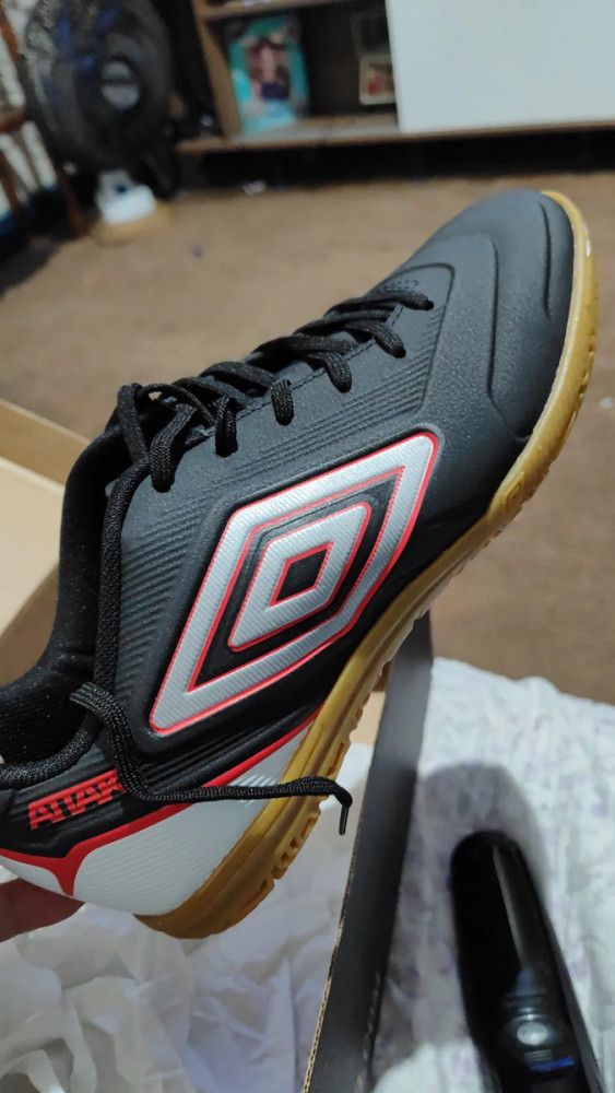 Chuteira Futsal Umbro Attak III Masculina 39 BR