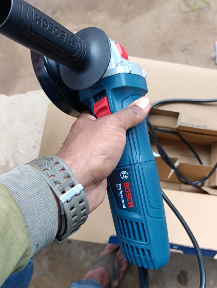 Esmerilhadeira Bosch GWS700 Azul