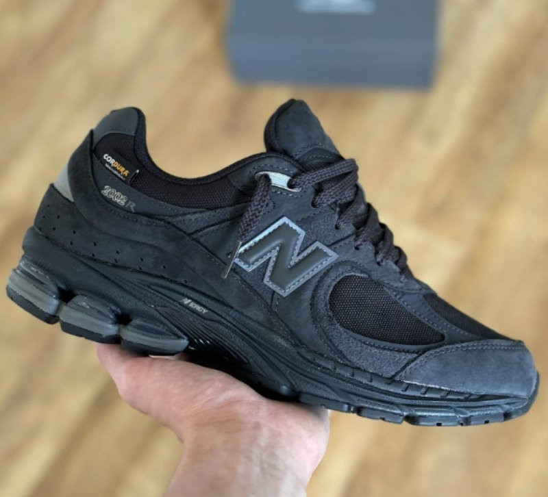 Tênis New Balance 2002r