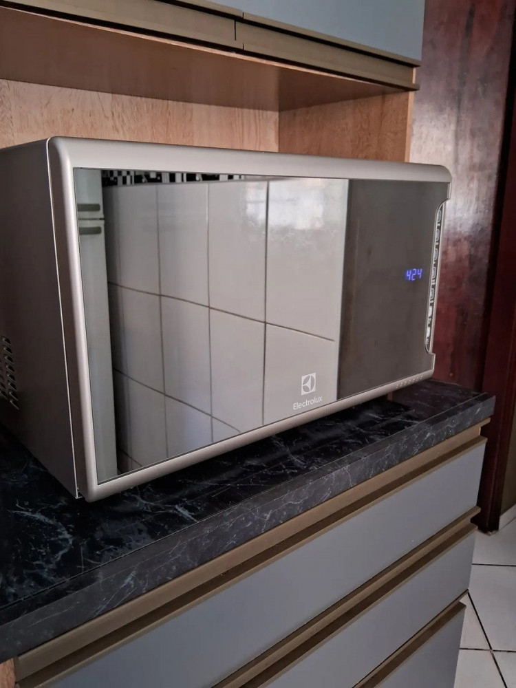 Electrolux Micro-ondas 31L painel inox MI41S