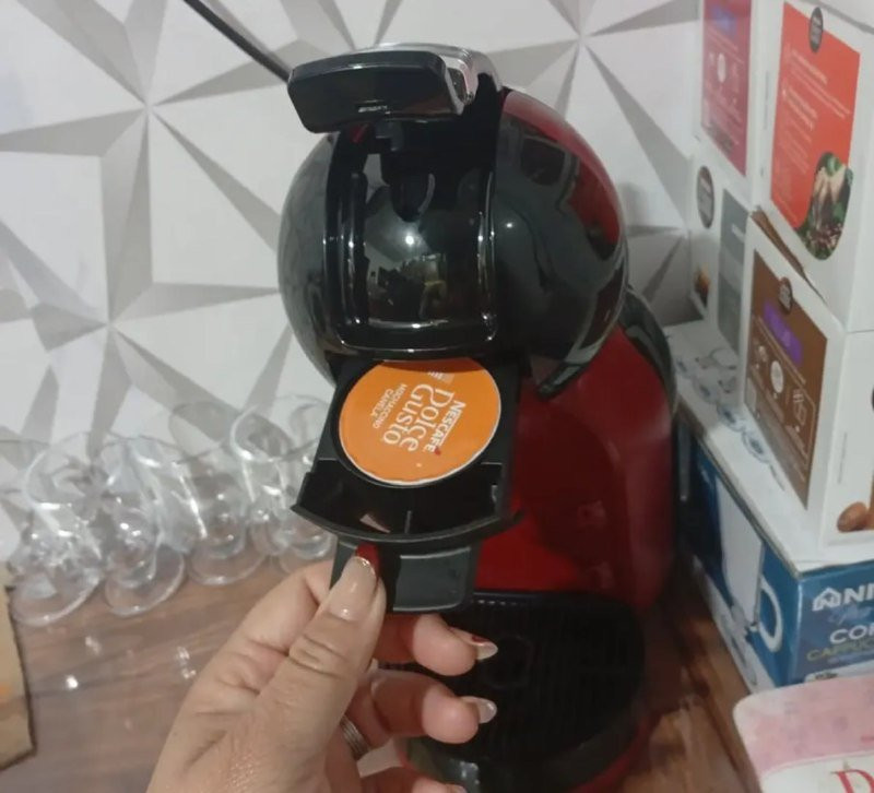 Cafeteira Nescafé Dolce Gusto Mini Me Vermelha e Preta