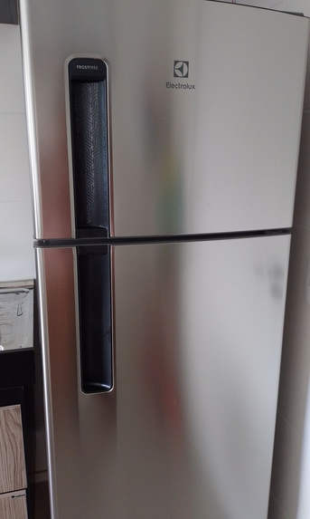 Geladeira Electrolux Frost Free 320L Inox