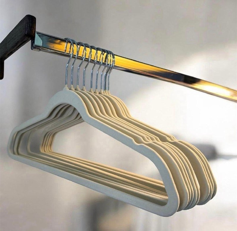 Kit com 50 Cabides Veludo De Roupa