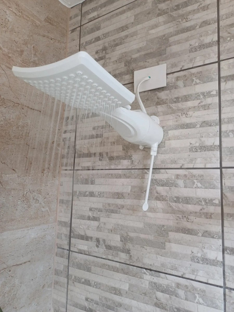 Chuveiro Loren Shower Ultra Branco 7500W 220V