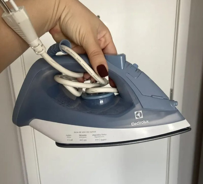 Ferro de Passar Roupa a Vapor e a Seco Electrolux Efficient