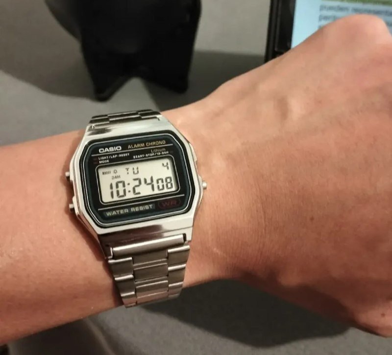 Relógio Casio Digital Vintage em Aço Inoxidável
