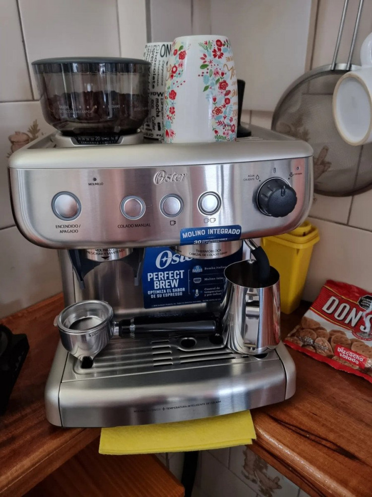 Cafeteira Oster Perfect Brew 15 bar prata